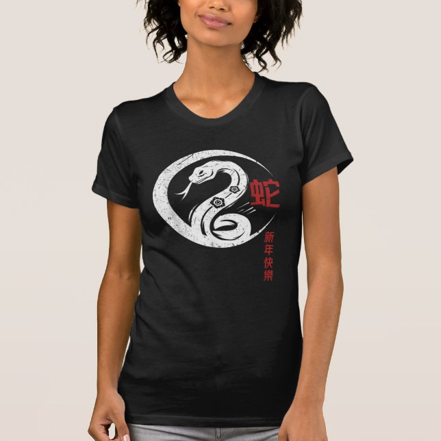 Kinas nya år av orm 2025 i lycklig t shirt (Framsida)