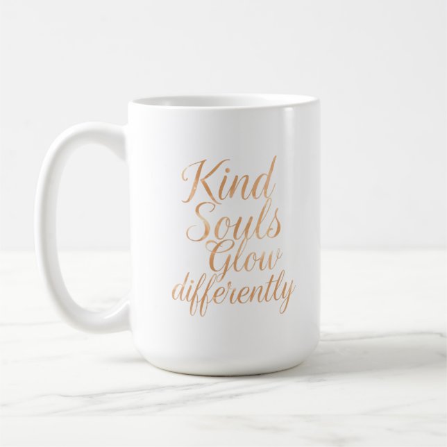 Kind Souls Glow Differently: Rose Gold Motivationa Kaffemugg (Vänster)