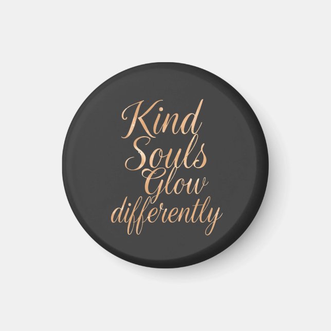 Kind Souls Glow Differently: Rose Gold Motivationa Magnet (Framsidan)