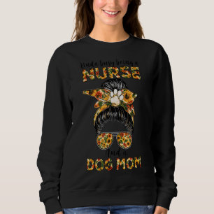 Kinda Busy är en sjuksköterska och en solros i Hun T Shirt