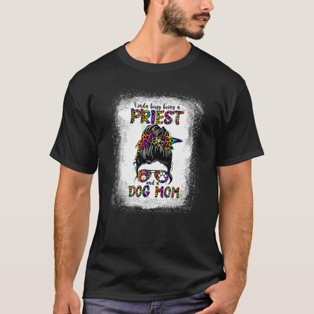 Kinda Busy är präst och Hund Mamma Mor D T Shirt (Framsida)