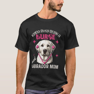 Kinda Busy är sjuksköterska och labrador Mamma Nur T Shirt