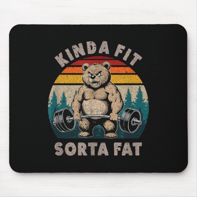 Kinda Fit Sorta Fat - Funny Gym Bear Weightlifting Musmatta (Framsidan)