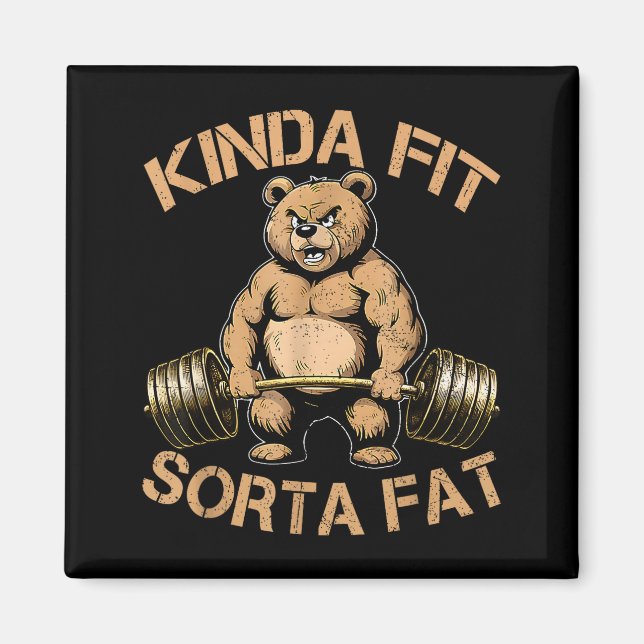 Kinda Fit Sorta Tjock - Funny Gym Bear Weightlift Magnet (Framsidan)