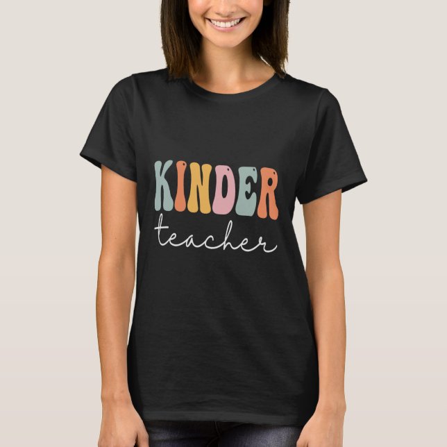 Kinder Teacher Retro Groovy Women Lycklig First Da T Shirt (Framsida)