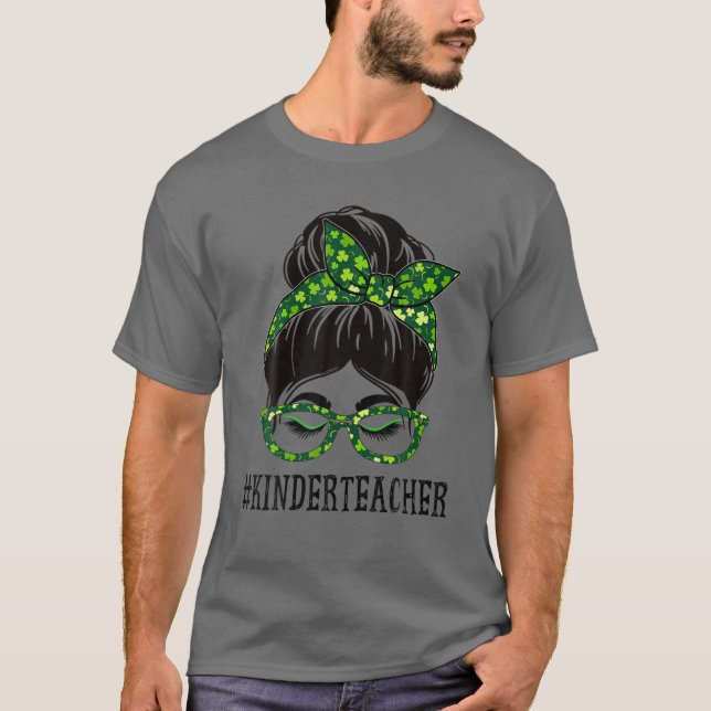 Kinder Teacher Women Messy Bun St patrick's day Sh T Shirt (Framsida)