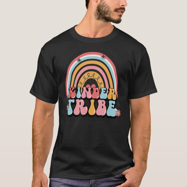 Kinder Tribe Cute Groovy tillbaka till skolläraren T Shirt (Framsida)