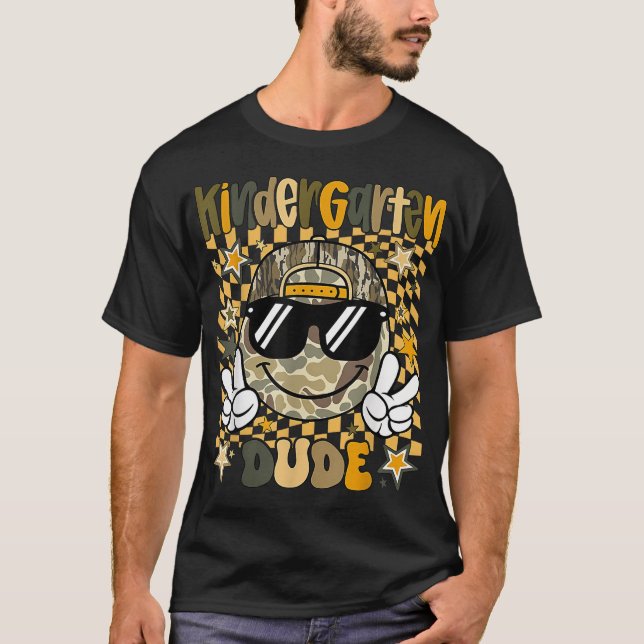 Kindergarten Camo Camouflage Smile Ansikte bak T Shirt (Framsida)