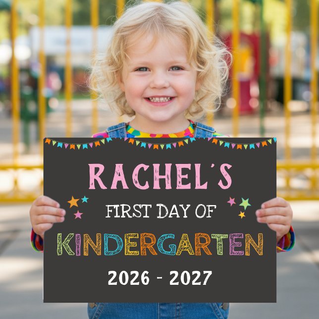 Kindergarten Chalkboard Rainbow-skylt första dagen Poster (Personalized First Day of Kindergarten Sign – Chalkboard Rainbow School Photo Prop Poster)