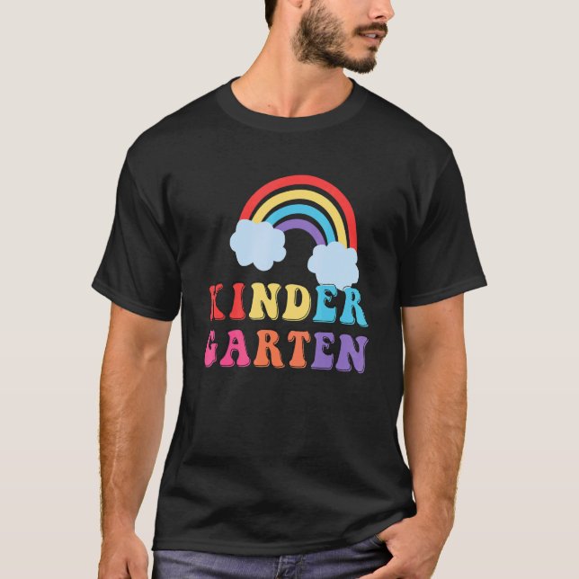 Kindergarten Clouds and Rainbow T Shirt (Framsida)