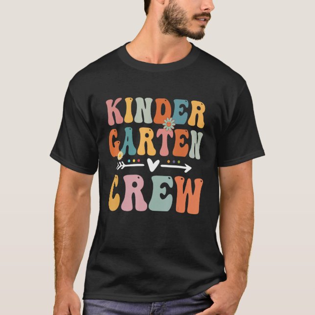 Kindergarten Crew Kinder Crew Retro Första dagen a T Shirt (Framsida)