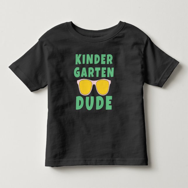 KINDERGARTEN DUDE T SHIRT (Framsida)