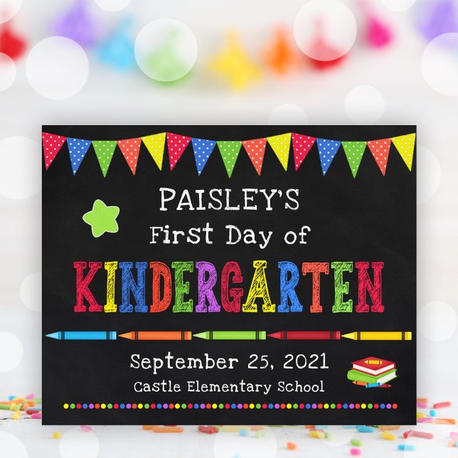 Kindergarten - första dagen på skolans skylt (Kindergarten First Day Of School Chalkboard Sign)