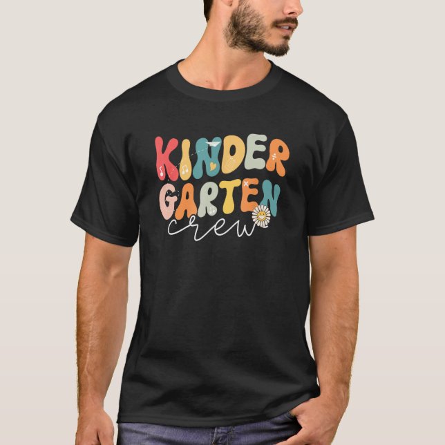 Kindergarten Girls Boys Groovy Teacher Team Kinder T Shirt (Framsida)