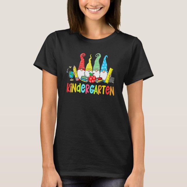 Kindergarten Gnomes Crew First Day Teacher Back To T Shirt (Framsida)