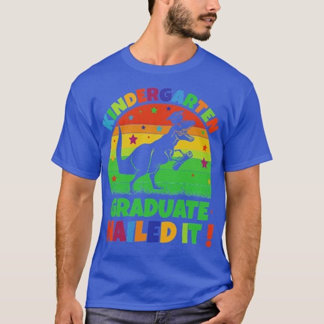 kindergarten graduate nailed it school day t shirt (Framsida)
