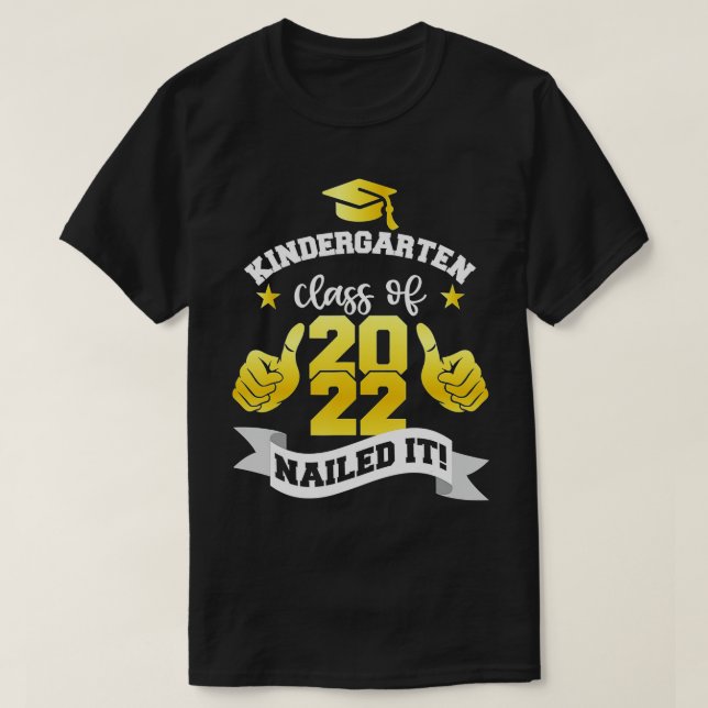 Kindergarten klass av 2022 Nails, Kids Gradu T Shirt (Design framsida)