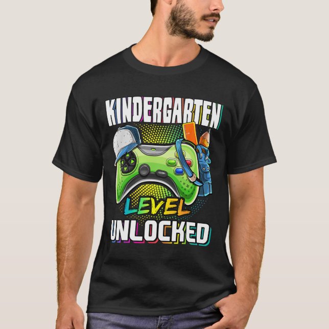 Kindergarten Level Unlocked Video Game Ck To Schoo T Shirt (Framsida)