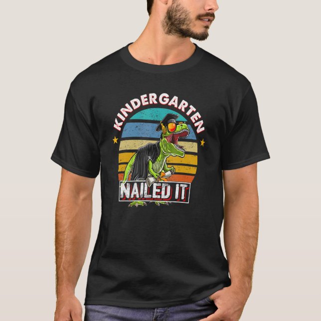 Kindergarten Nail IT Rex Dinosaur-Studentmössa T Shirt (Framsida)