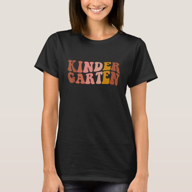 Kindergarten Rainbow Girls Boys Teacher Team Kinde T Shirt (Framsida)