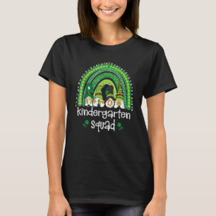 Kindergarten Squad Rainbow Gnome Lycklig St Patric T Shirt