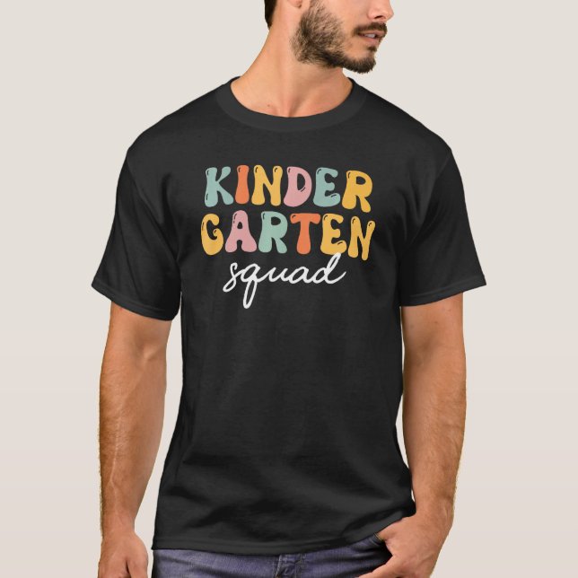 Kindergarten Squad Retro Groovy Happy First Day Of T Shirt (Framsida)