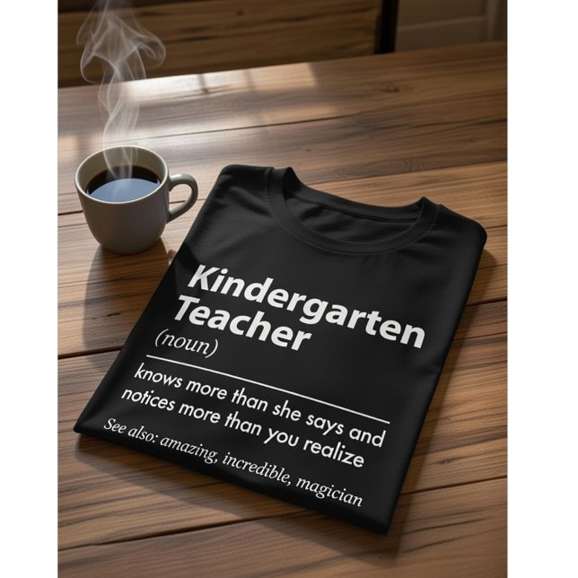 Kindergarten Teacher Definition Knows More , Funny T Shirt (Skapare uppladdad)