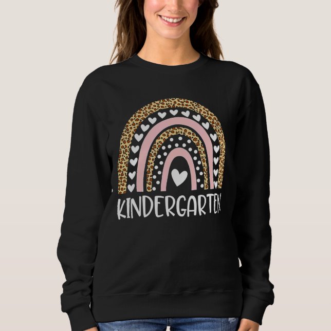 Kindergarten Teacher Leopard Rainbow Teacher Back T Shirt (Framsida)