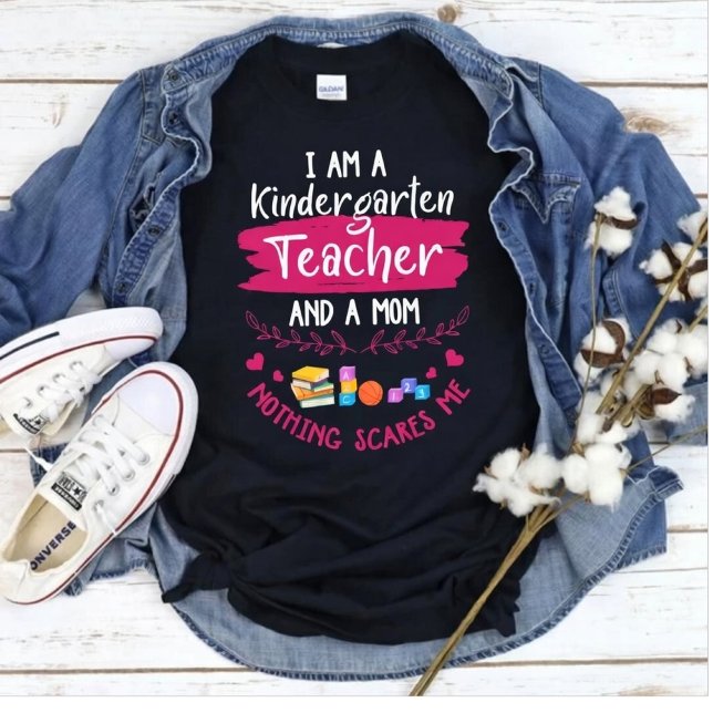 Kindergarten Teacher Mom Nothing Scares Me Funny T Shirt (Skapare uppladdad)