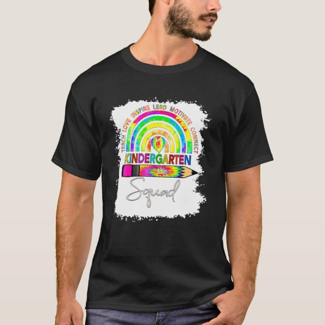 Kindergarten Teacher Squad Tie Dye Rainbow tillbak T Shirt (Framsida)