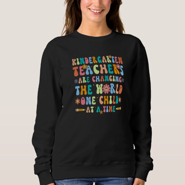 Kindergarten Teachers Changing The World, Groovy P T Shirt (Framsida)