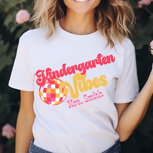 Kindergarten Vibes Anpassat namn Tshirt T Shirt (Skapare uppladdad)