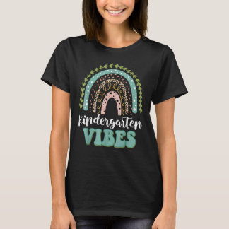 Kindergarten Vibes Cute Rainbow Lärare tillbaka ti T Shirt