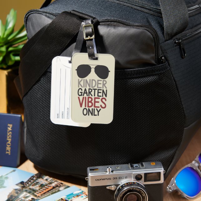 Kindergarten Vibes Endast Back to school Bagagebricka (Framsida & Baksida)