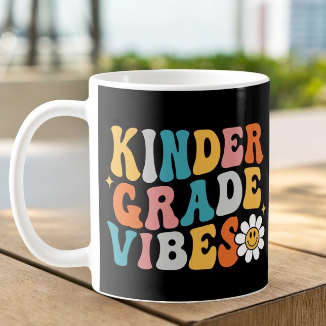 Kindergarten Vibes Groovy Design Mugg (Skapare uppladdad)
