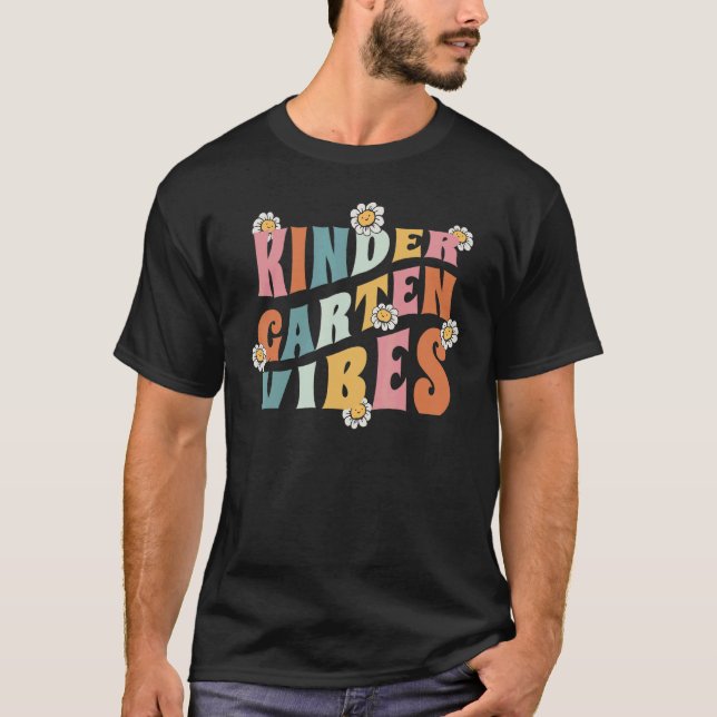 Kindergarten Vibes Teacher and Student First Day o T Shirt (Framsida)