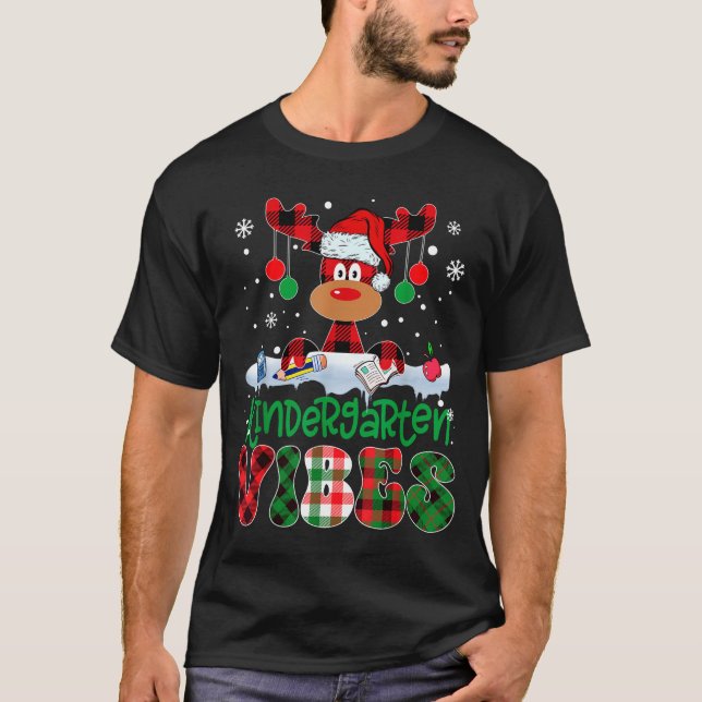 Kindergarten Vibes Teacher Buffalo Plaid Reindeer  T Shirt (Framsida)