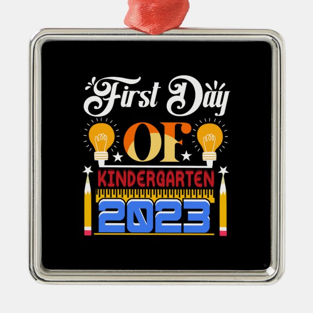 Kindergartens första dag 2023 julgransprydnad metall (Framsidan)