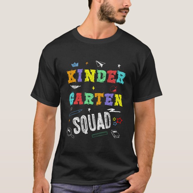 Kindergen Squad Back To School Family Preschool T Shirt (Framsida)