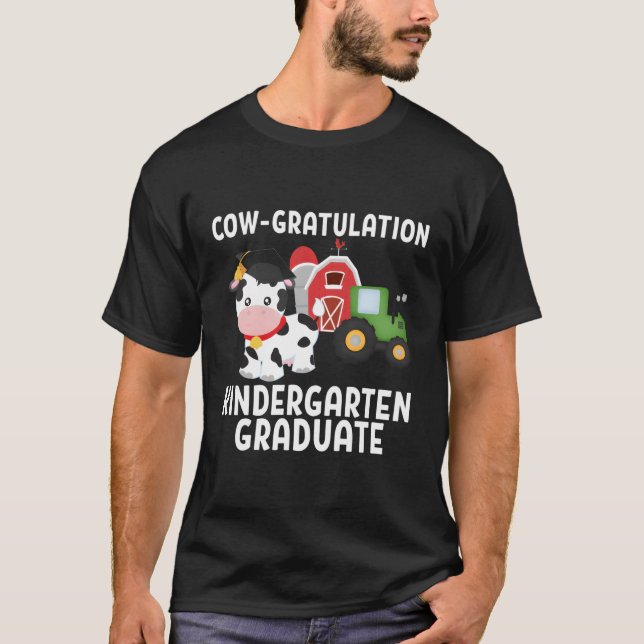 Kindergen Student Cow Farm Barnyard Tractor Gradu T Shirt (Framsida)