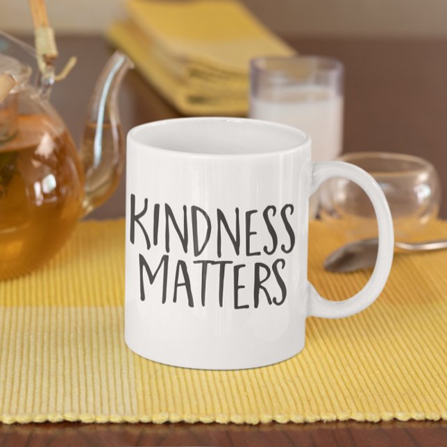 Kindness Matters, enkel svartvit minimalist Kaffemugg (Skapare uppladdad)
