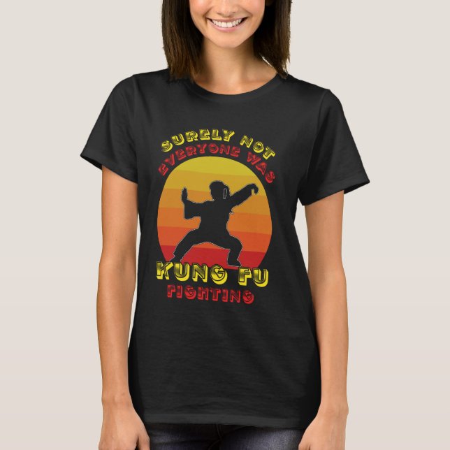 Kineser har väl inte alla bekämpat Kung fu? T Shirt (Framsida)