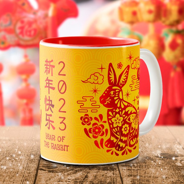 Kinesisk Gult för nyårsbruk 2023 för kaninfettsröt Två-Tonad Mugg (LINK FOR 2025 YEAR OF THE SNAKE: https://www.zazzle.com/collections/119316095761799932)