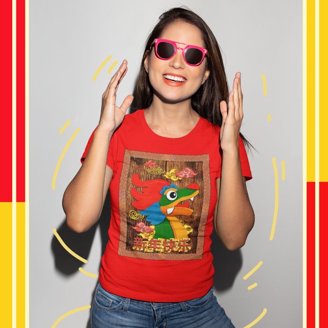 Kinesisk nyårsaftondrakmer Wood Red Guld T Shirt (Skapare uppladdad)