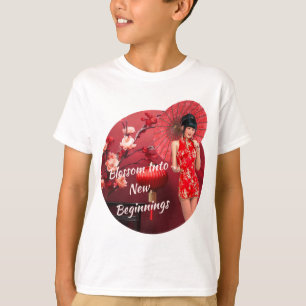Kinesisk nyårsflicka med rödparaplyer t shirt