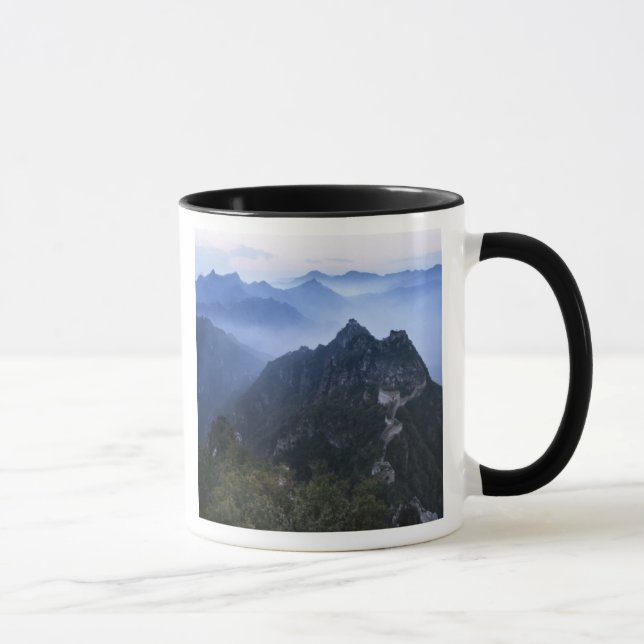 Kinesiska muren i tidig morgondimma, Kina Mugg (Höger)