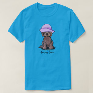 KiniArt Chocolate Goldendoodle Flicka i Rosa Hatt  T Shirt
