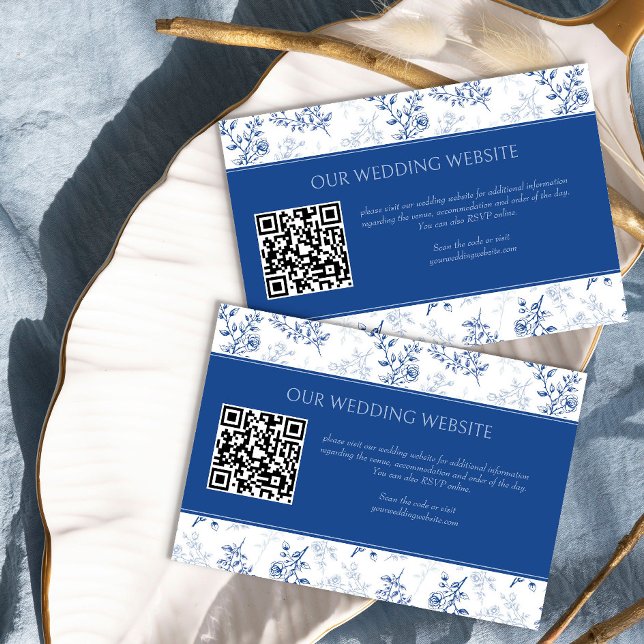 Kinoiserie Blue Blommigt Bröllop webbplats QR-kod Tilläggskort (Elegant blue wedding website cards from the Chinoiserie Wedding Collection by Darling & May)