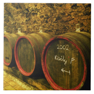 Kiralyudvar-vinärendet: Fat med Tokaj-vin Kakelplatta