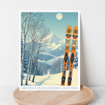 Kirkwood California-semestervykort Vykort<br><div class="desc">Hej från Kirkwoods snöberg,  Kalifornien! Vi hoppas att du har en underbar skidsemester. Detta vykort har ett fantastiskt blått grått-bergslandskap med retro-skidbrädor i ett orange-stam mönster. Alla textfraser kan anpassas till kostym!</div>
